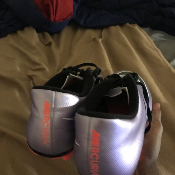 MEN SOCCER CLEATS - Picture 3 of 5